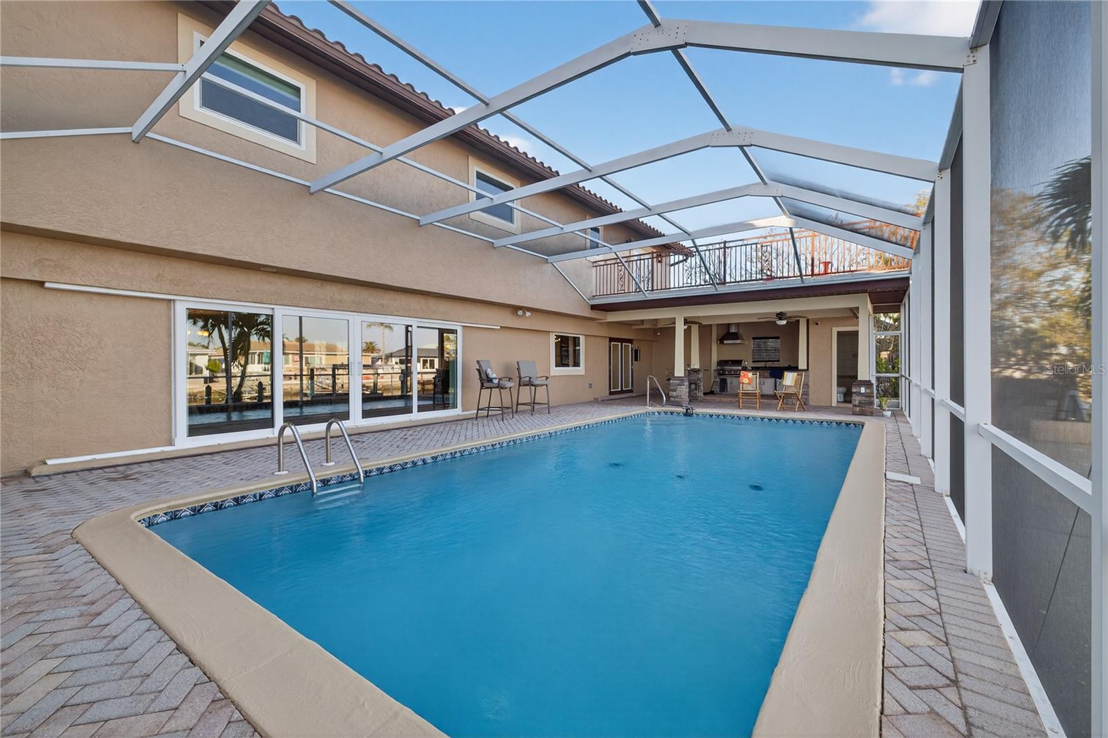 FLOR A MAR - Residential