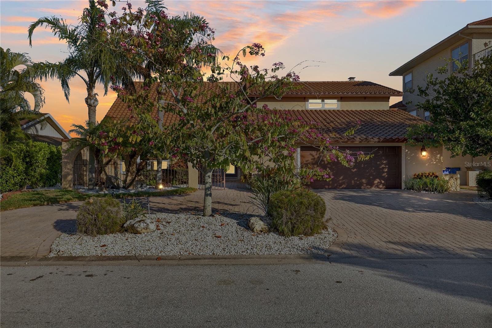 FLOR A MAR - Residential