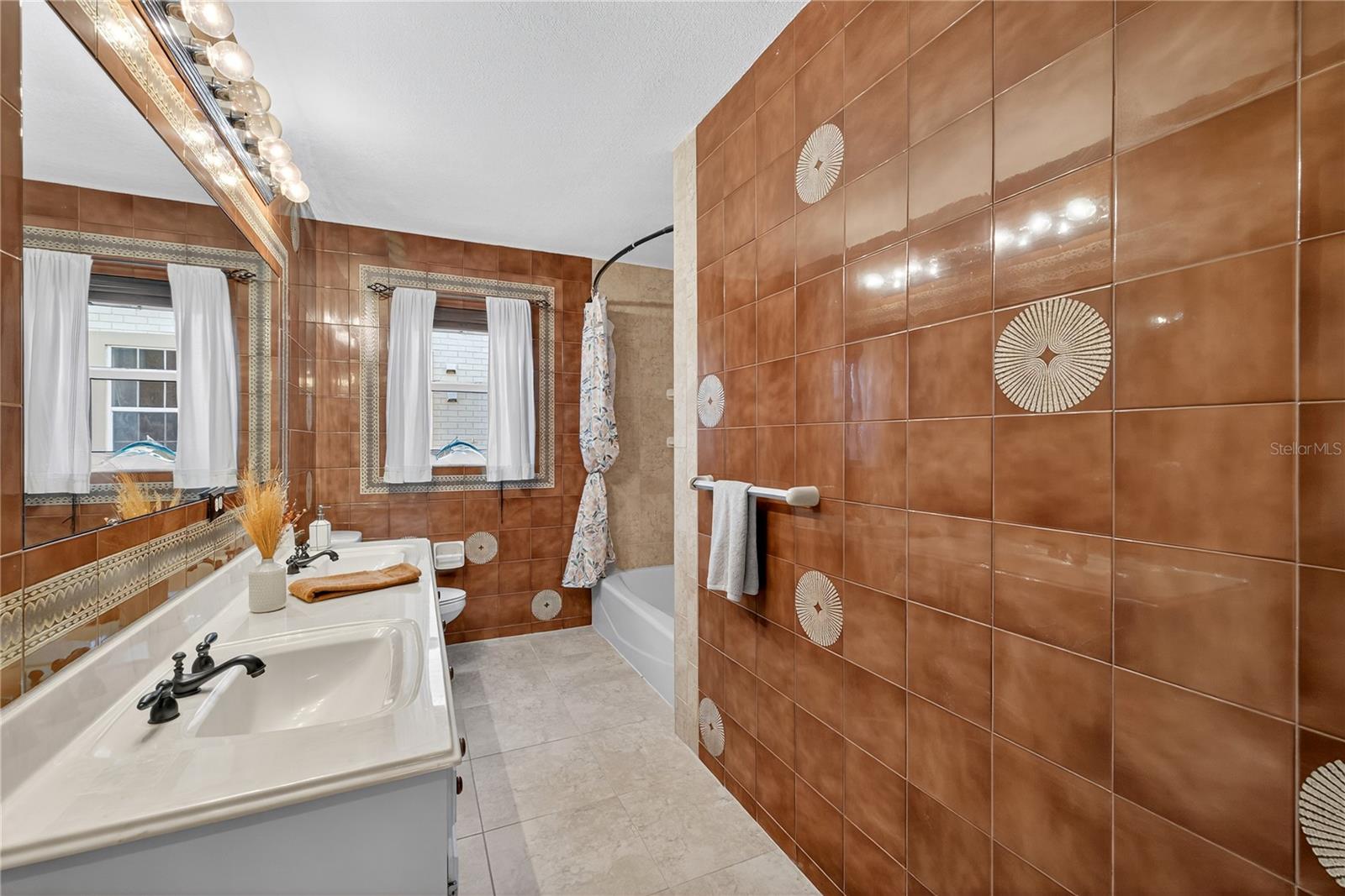 FLOR A MAR - Residential