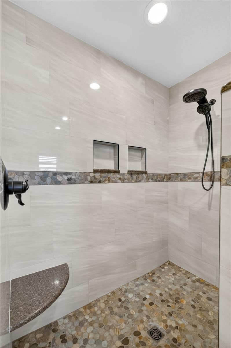 FLOR A MAR - Residential