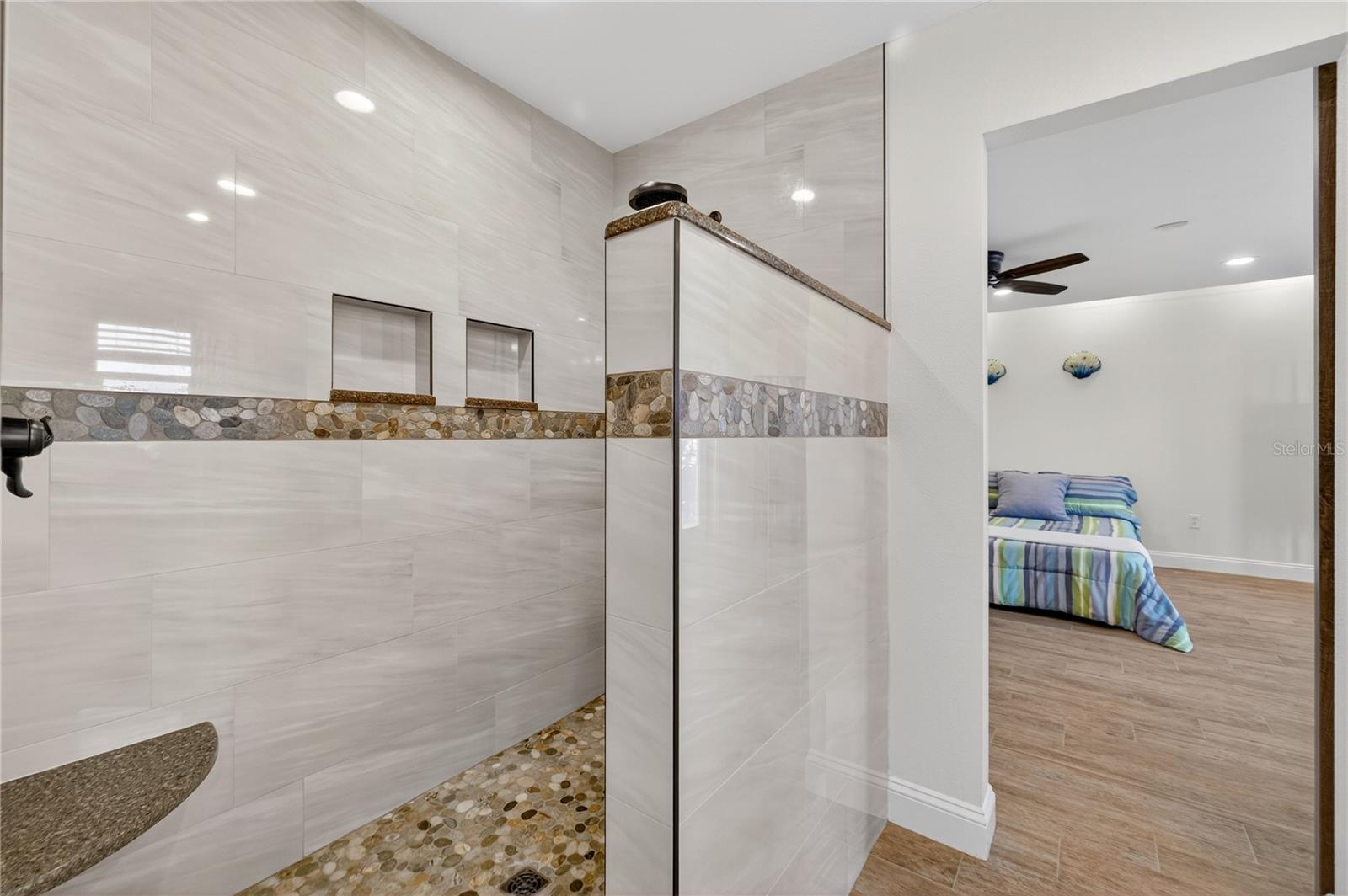 FLOR A MAR - Residential