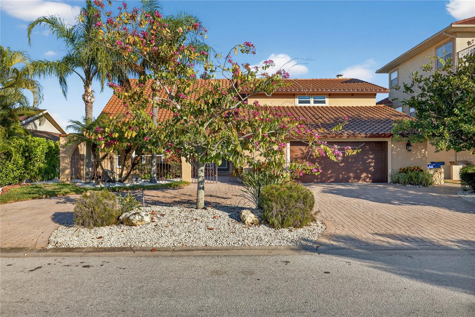 FLOR A MAR - Residential