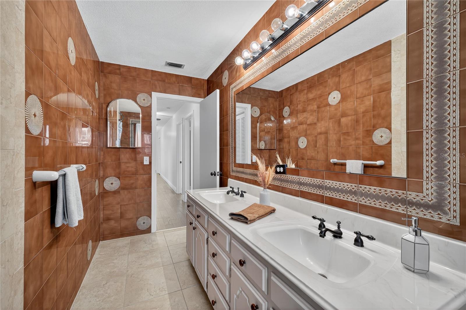 FLOR A MAR - Residential