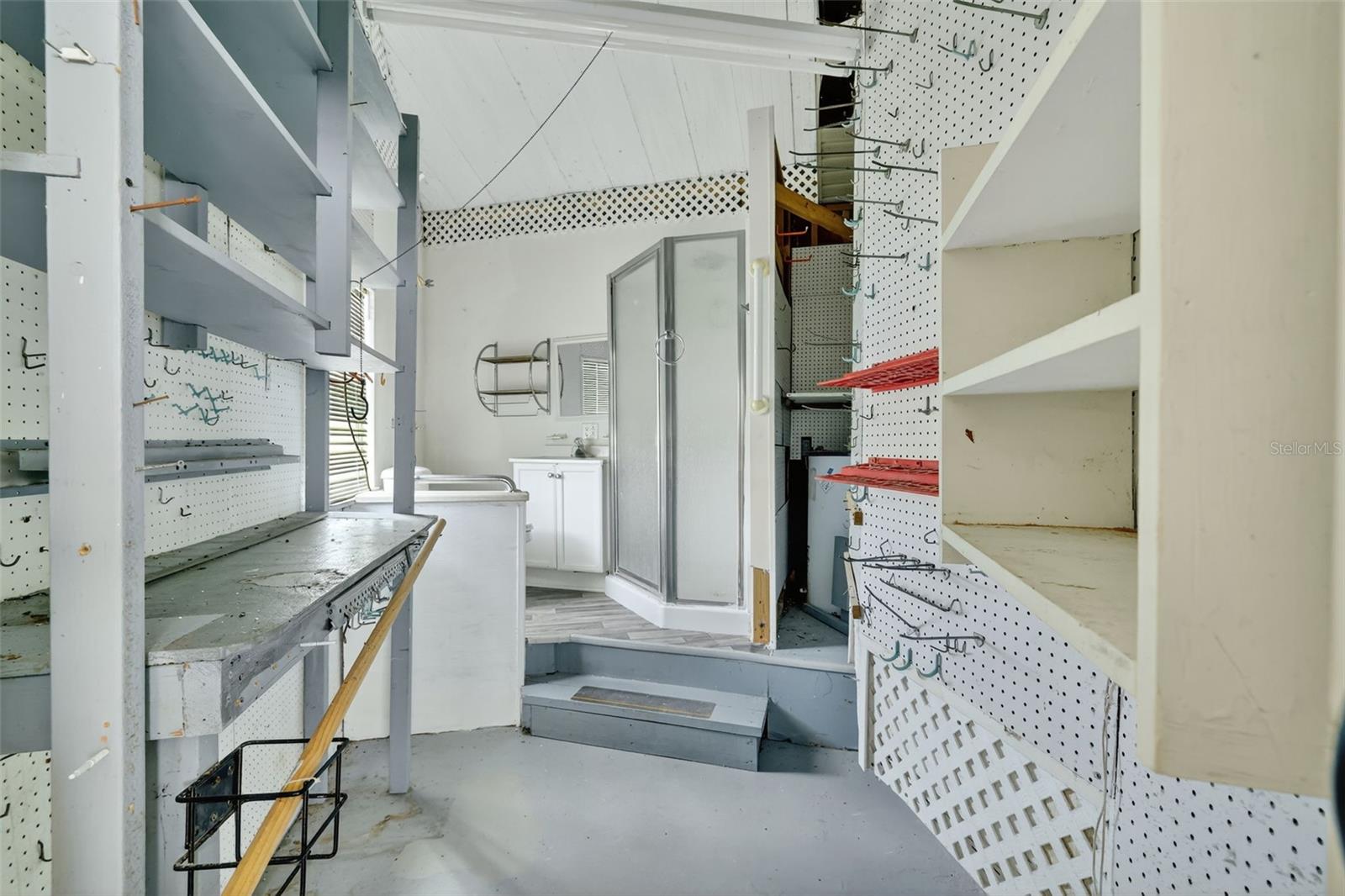 ANCIENT OAKS RV RESORT NO III LOT 6 BLOCK 18 - Residential