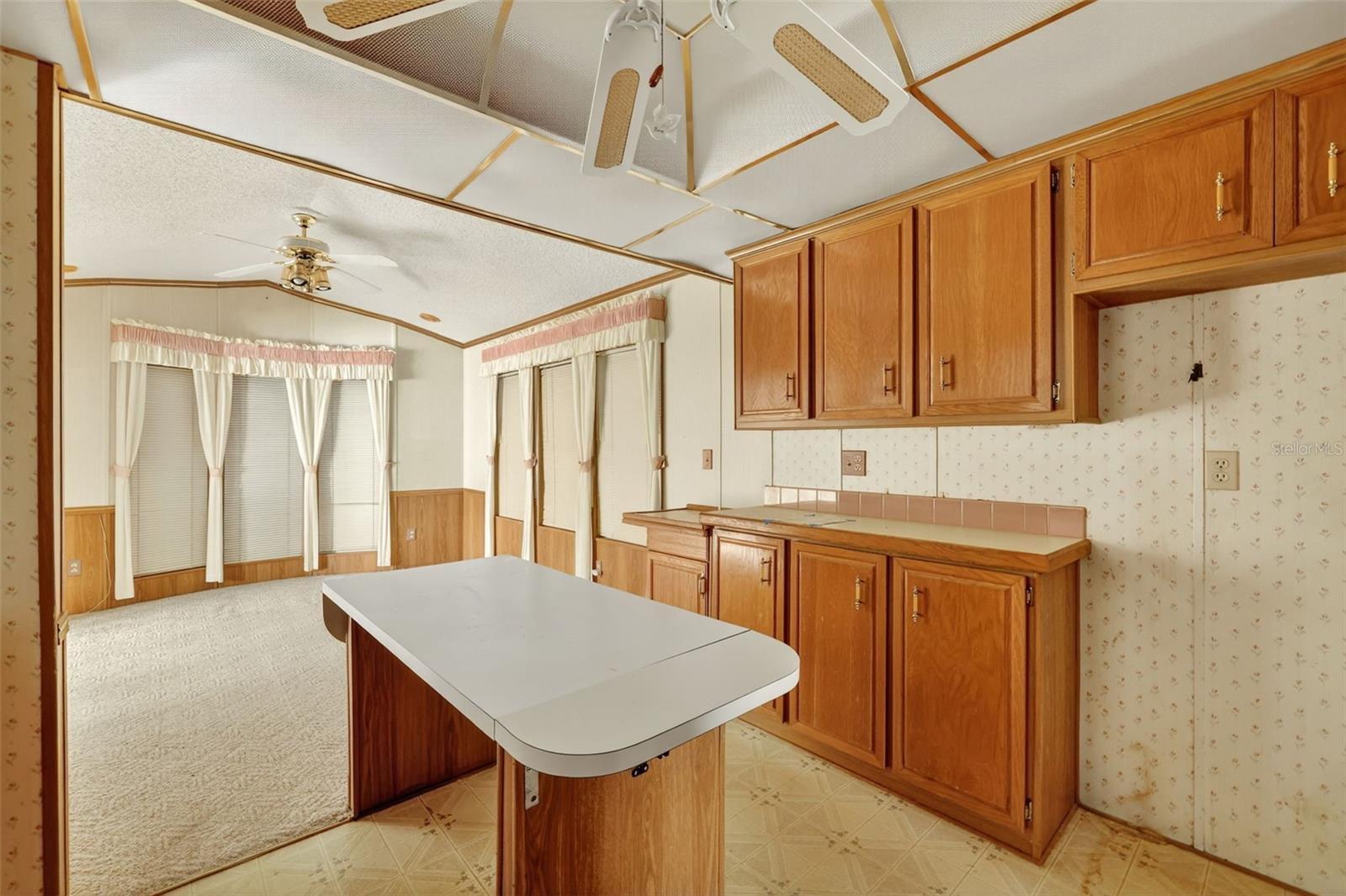 ANCIENT OAKS RV RESORT NO III LOT 6 BLOCK 18 - Residential