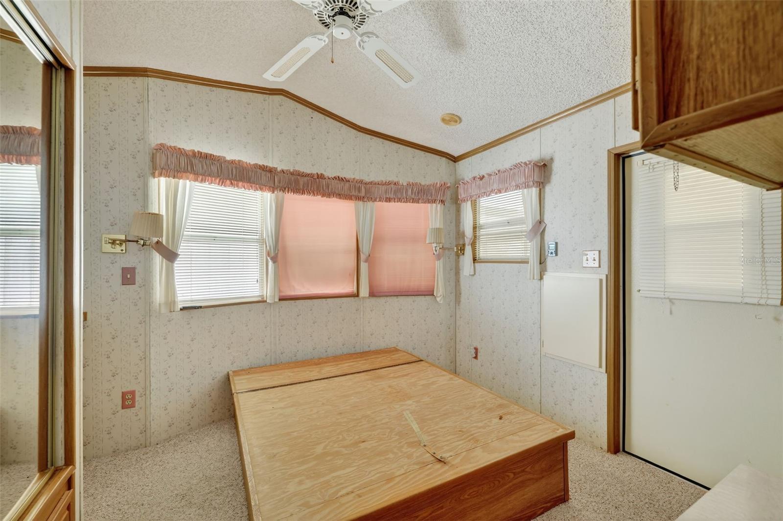 ANCIENT OAKS RV RESORT NO III LOT 6 BLOCK 18 - Residential