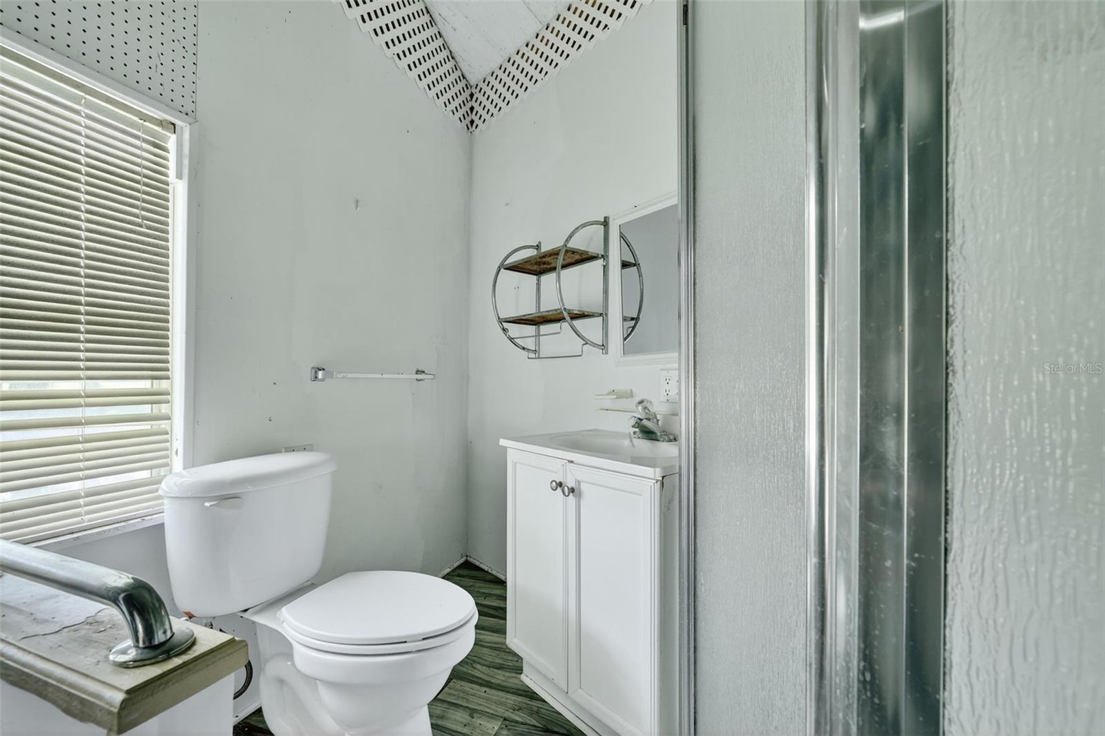 ANCIENT OAKS RV RESORT NO III LOT 6 BLOCK 18 - Residential