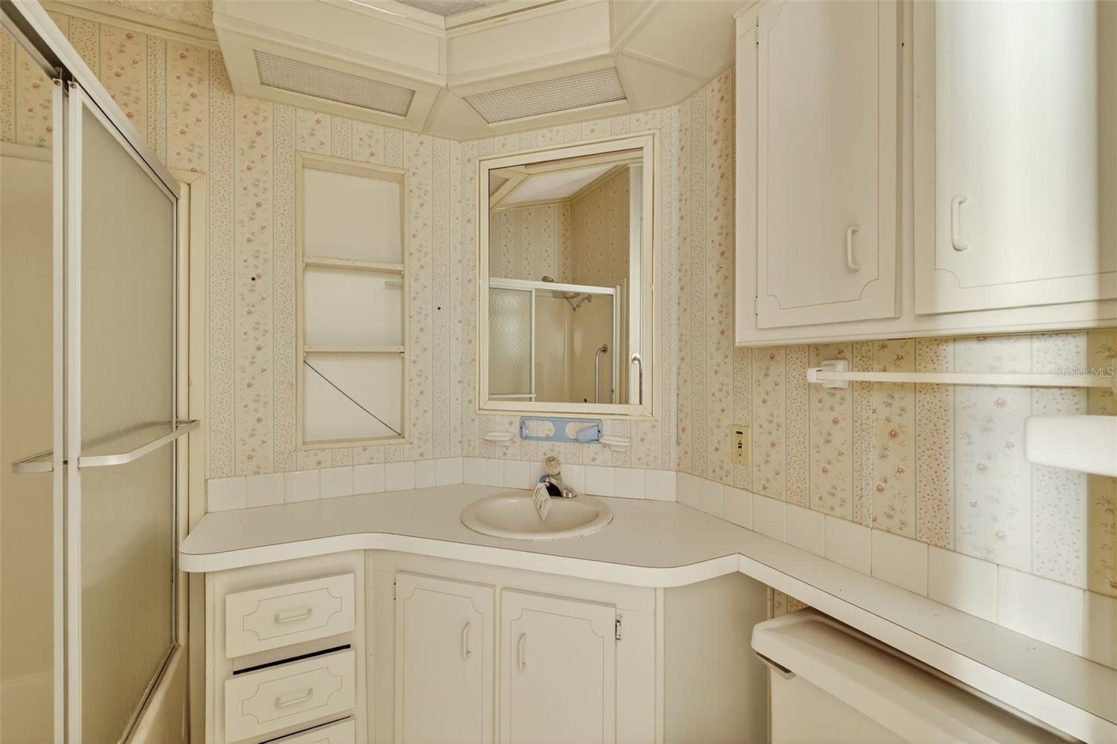 ANCIENT OAKS RV RESORT NO III LOT 6 BLOCK 18 - Residential