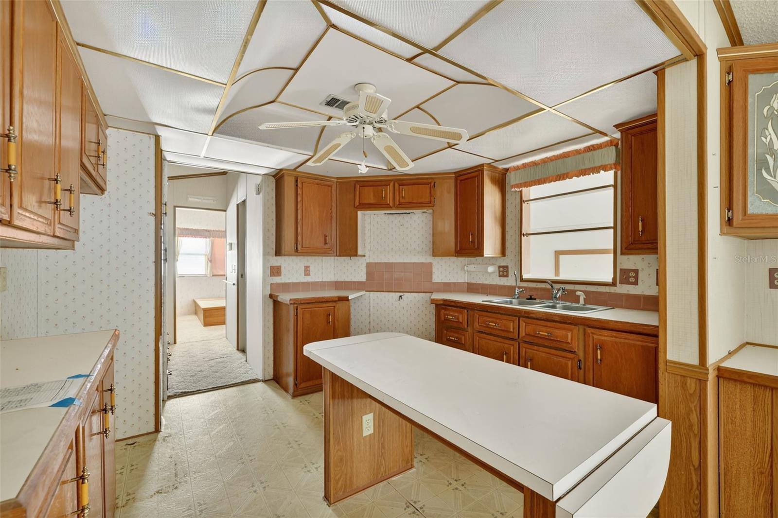 ANCIENT OAKS RV RESORT NO III LOT 6 BLOCK 18 - Residential