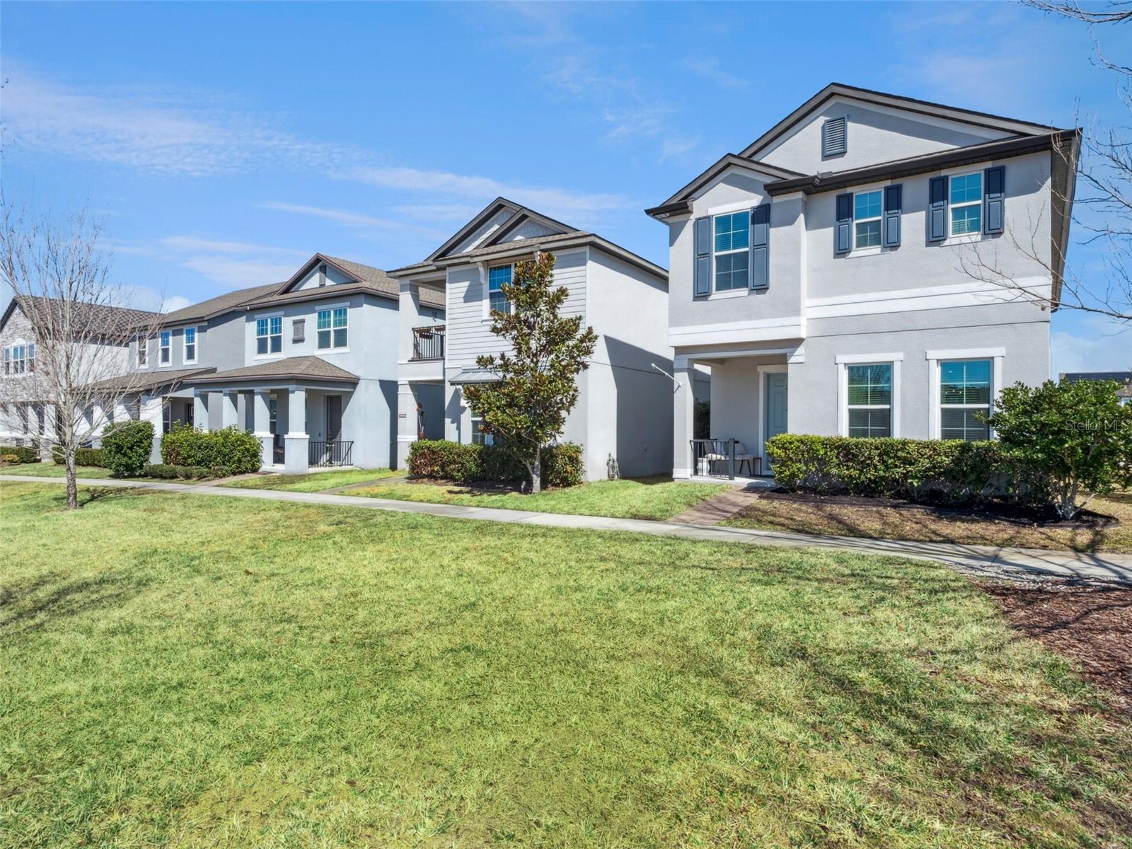 2259 WHITE FEATHER LOOP