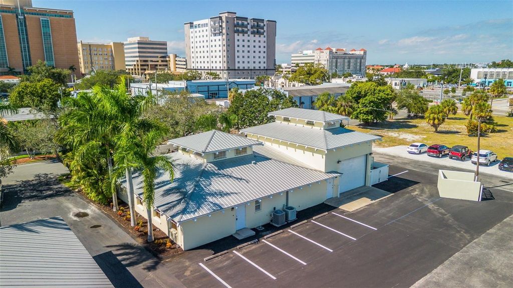 Photo of 525 8th Street W, Bradenton, FL 34205 (MLS # TB8505077)
