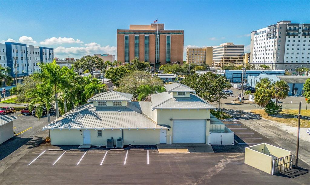 Photo of 525 8th Street W, Bradenton, FL 34205 (MLS # TB8505077)