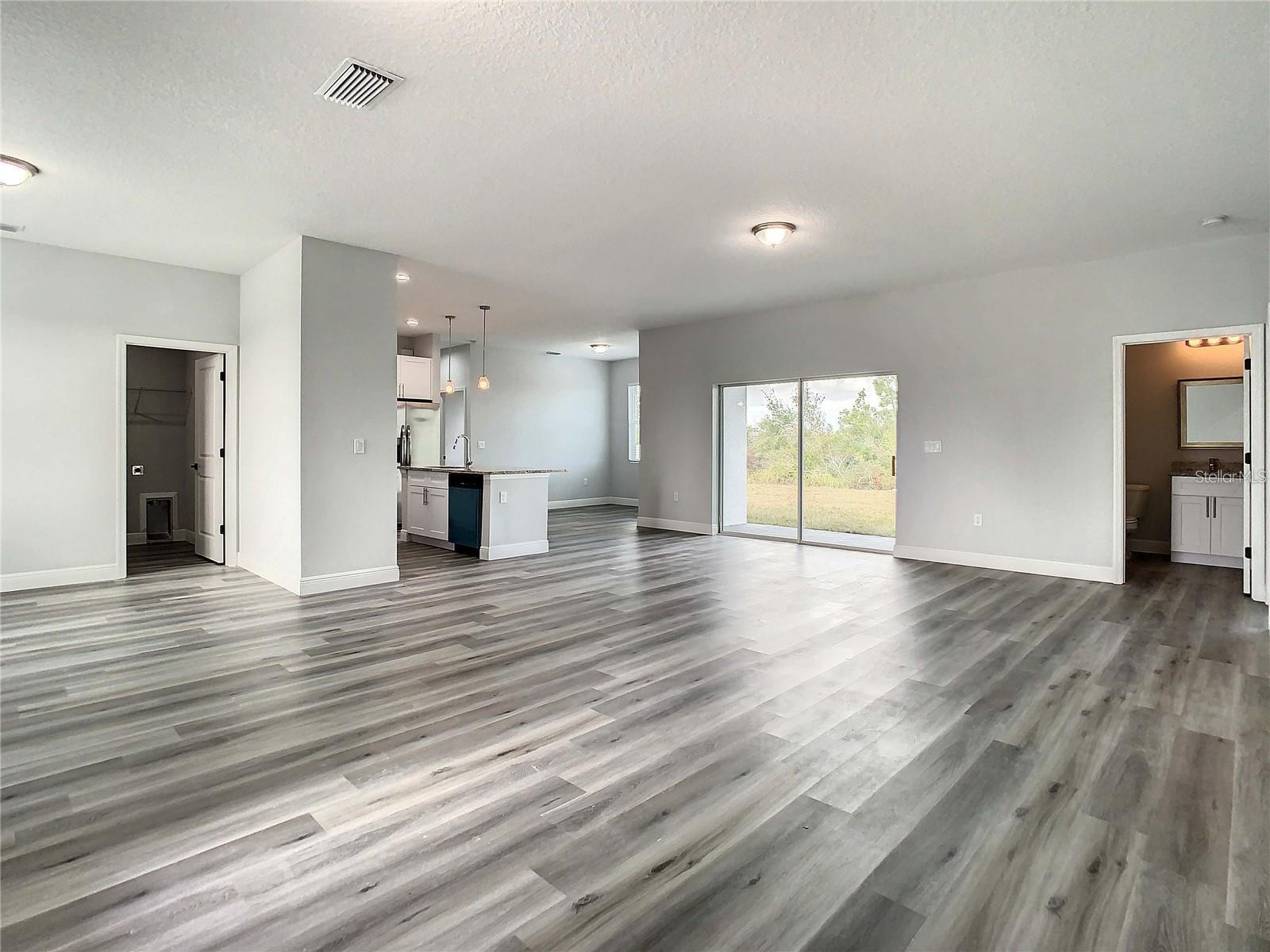 1979 E CHAPEL DRIVE