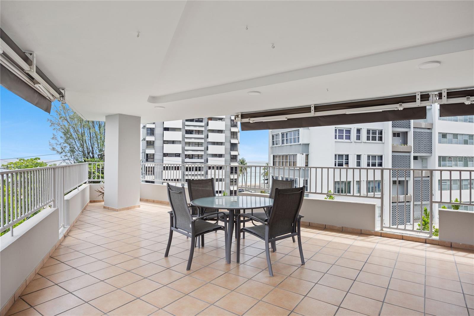 1520 ASHFORD AVE 4