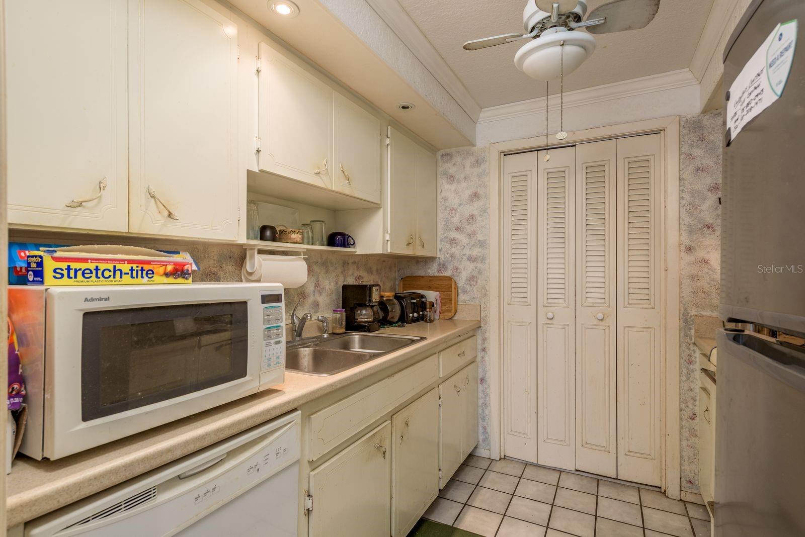 SEVILLE CONDO 11 - Residential