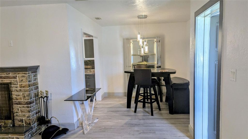 Photo of 3915 9th Avenue W, Bradenton, FL 34205 (MLS # A4661414)