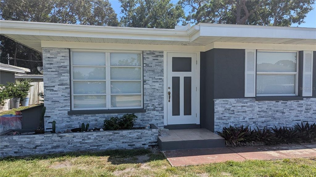 Photo of 3915 9th Avenue W, Bradenton, FL 34205 (MLS # A4661414)
