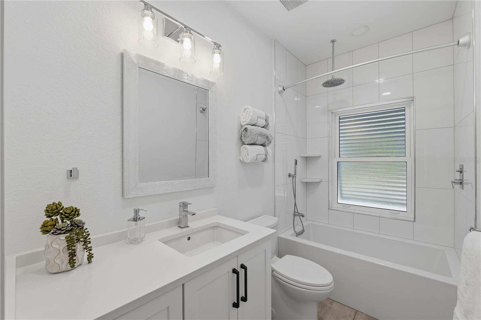 KIPPS COLONY ESTATES AT PASADENA YACHT/COUNTRY CL - Residential