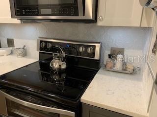 PARK LAKE GROVE CONDO PH B - Residential