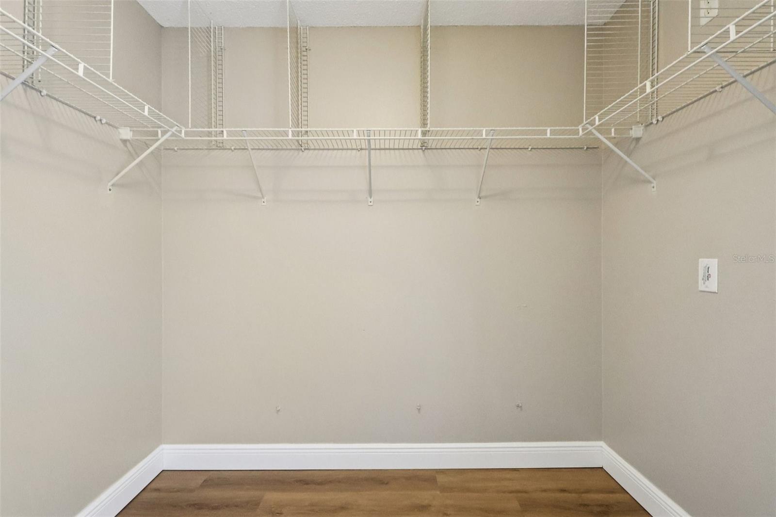 COUNTRY RUNB 45/92 - Residential