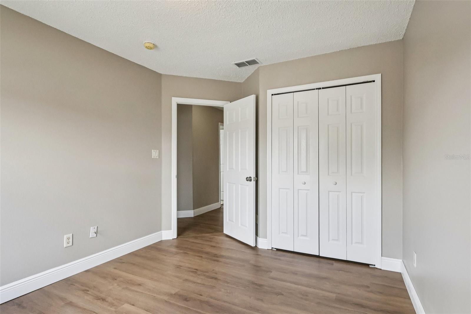 COUNTRY RUNB 45/92 - Residential