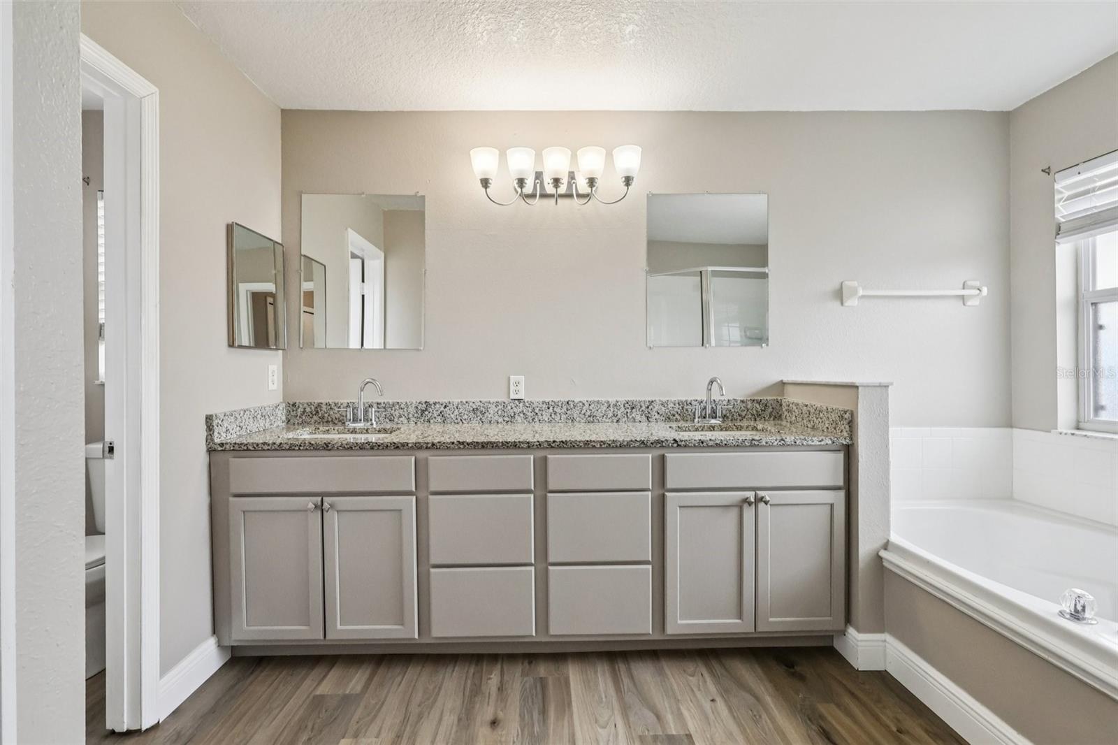 COUNTRY RUNB 45/92 - Residential