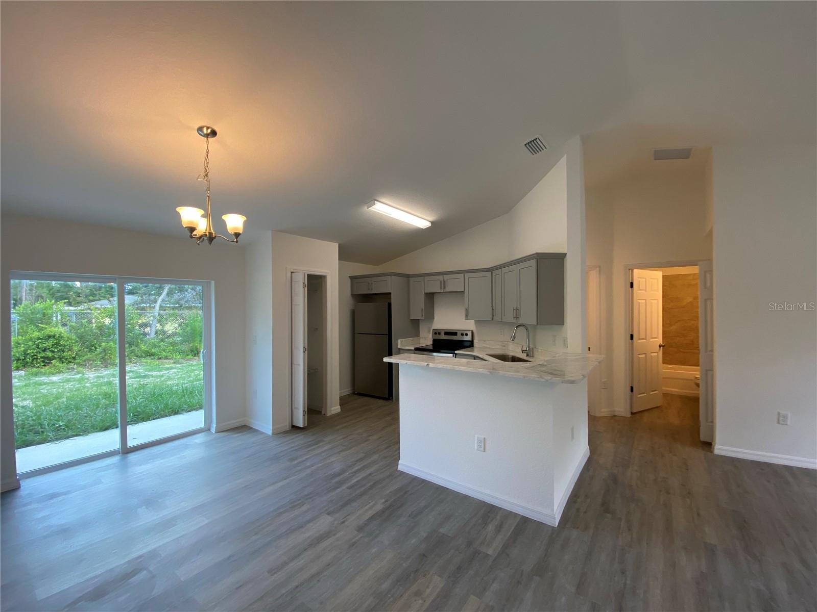 MARION OAKS UN 04 - Residential Lease