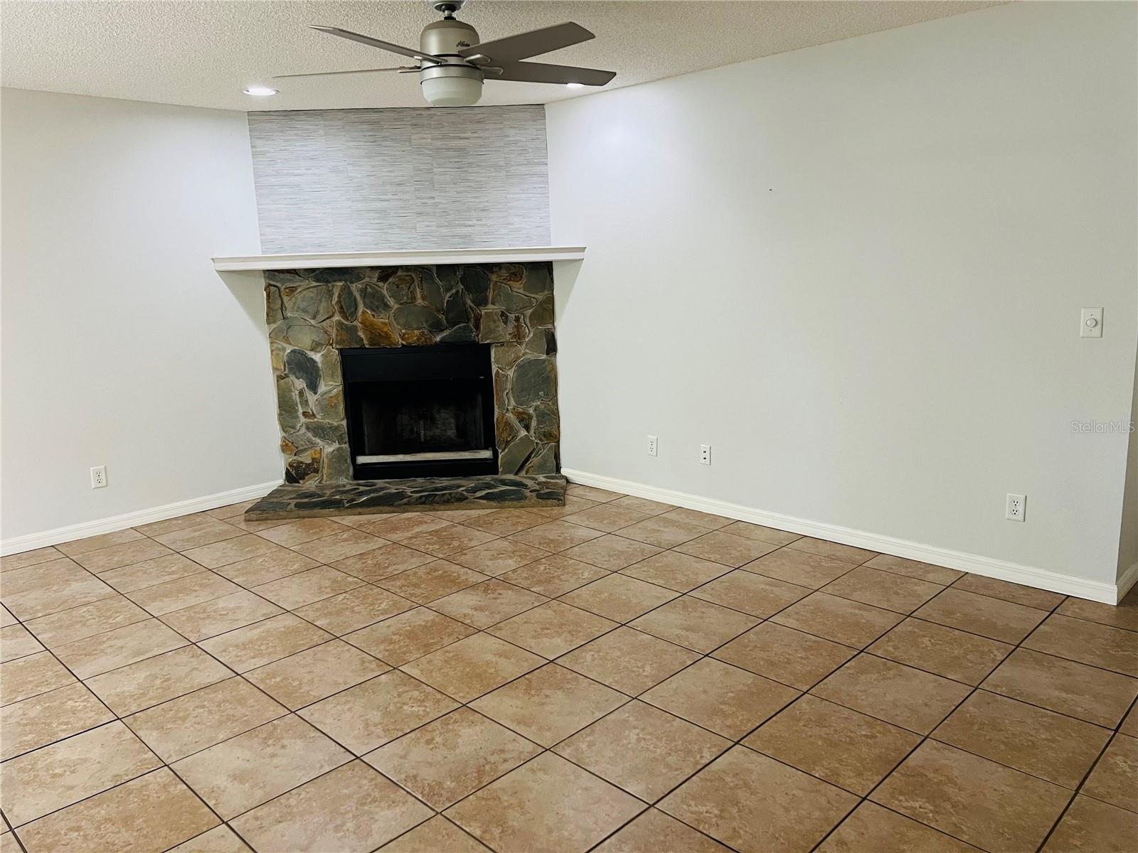 CROWN POINTE PH 01 - Residential