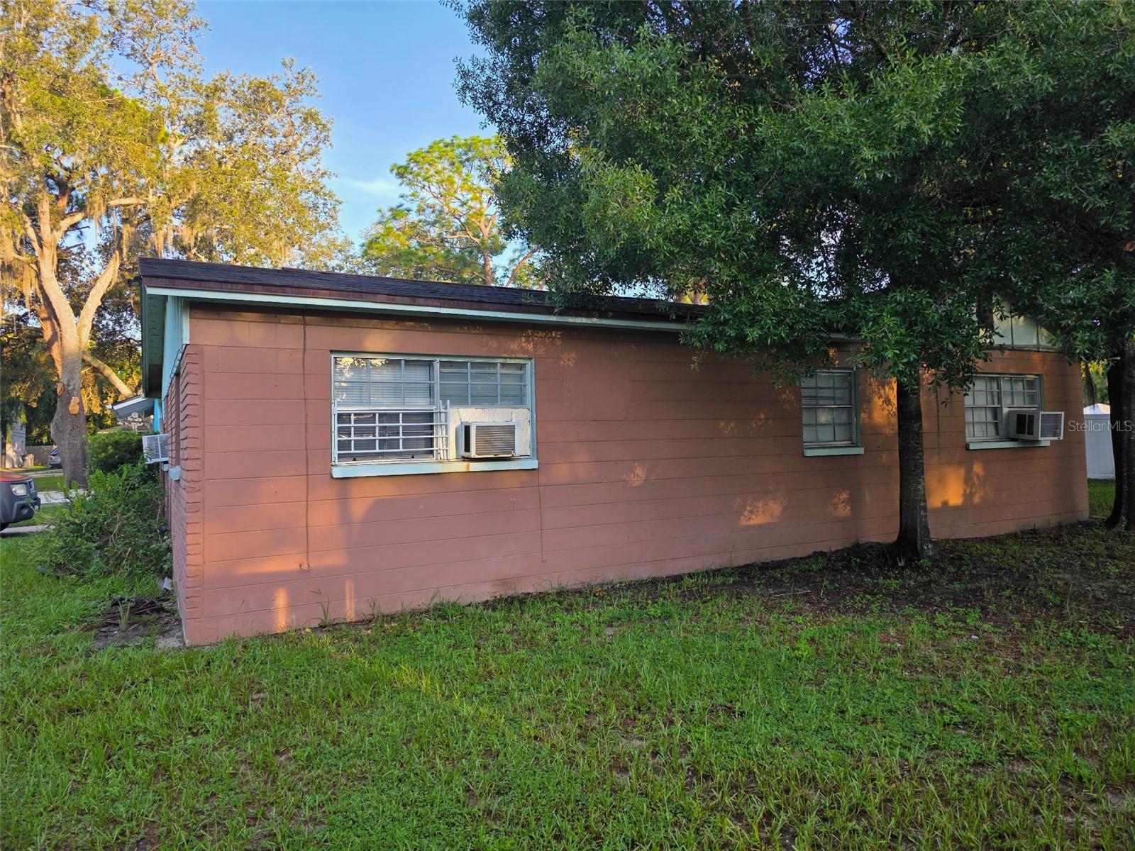 HAMNERS W E HOMESTEAD ACRES - Residential Income