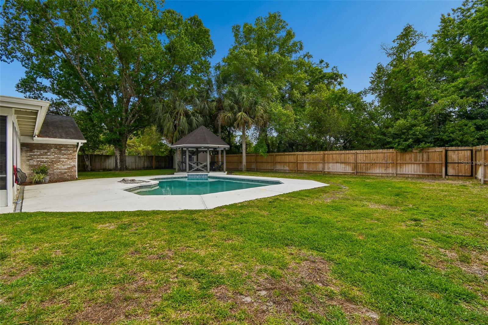 SABAL POINT AMD - Residential