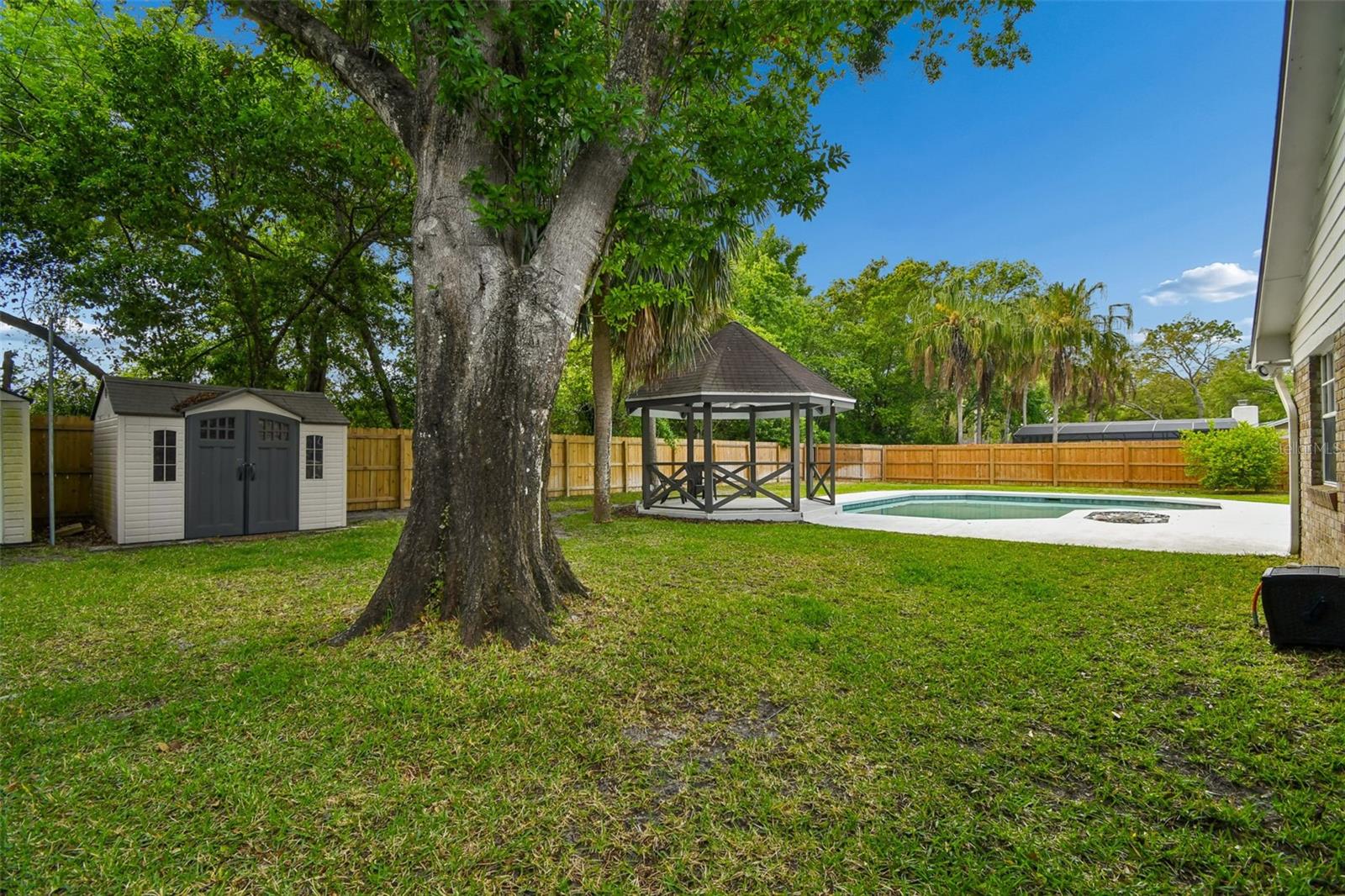 SABAL POINT AMD - Residential