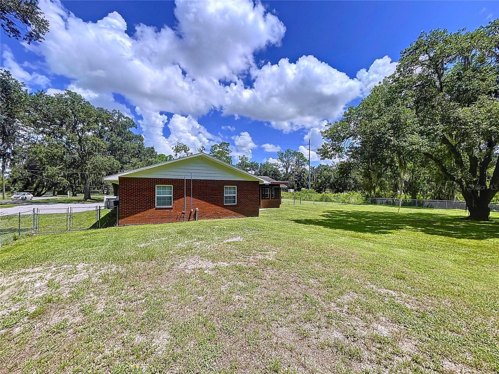 1405 KNIGHTS GRIFFIN ROAD