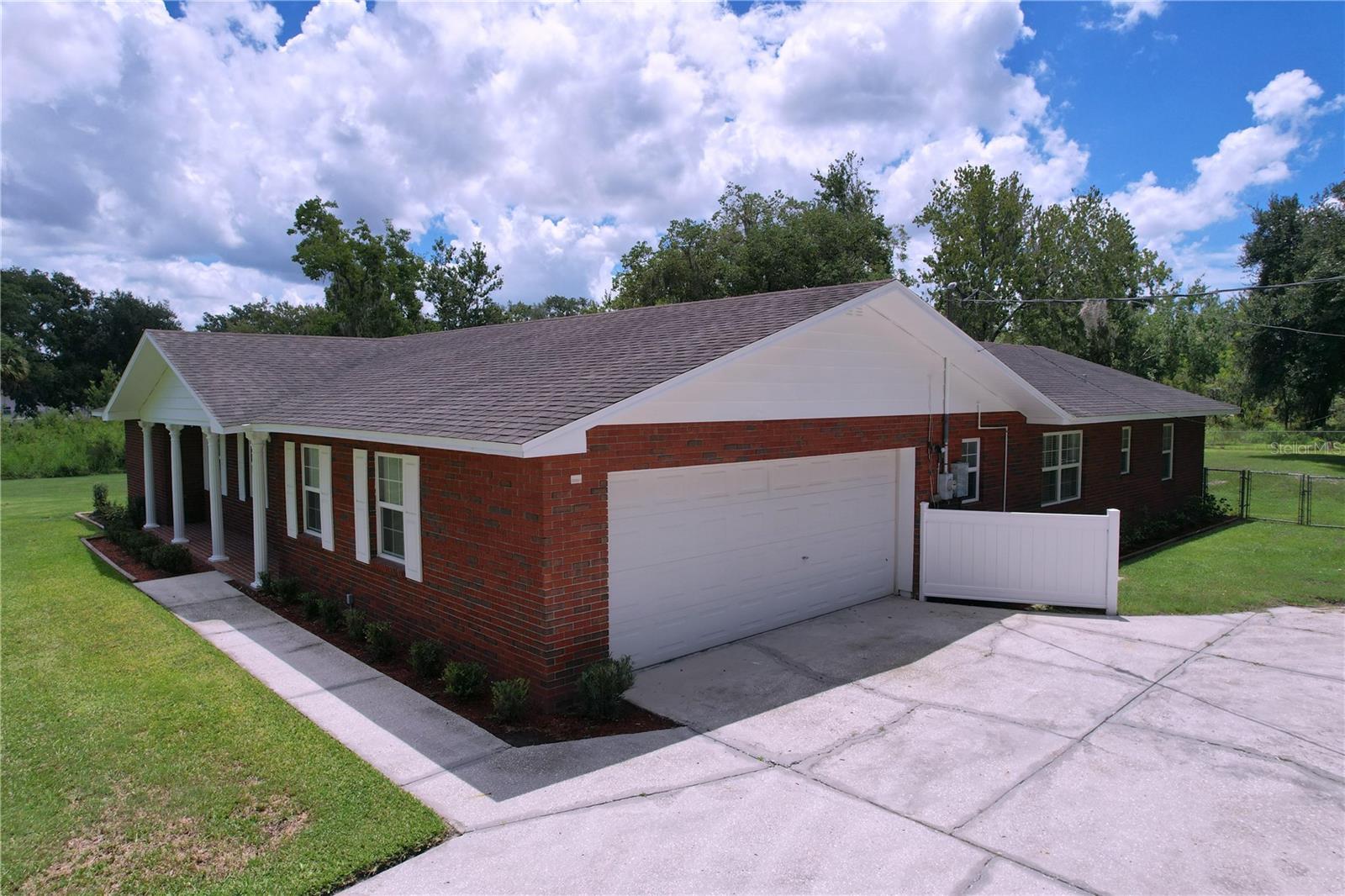 1405 KNIGHTS GRIFFIN ROAD
