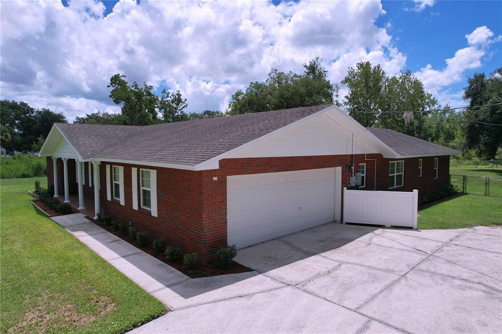 Photo of 1405 Knights Griffin Road, Plant City, FL 33565 (MLS # TB8414421)