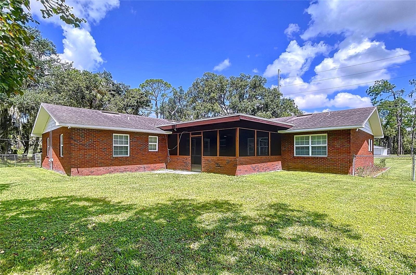 1405 KNIGHTS GRIFFIN ROAD