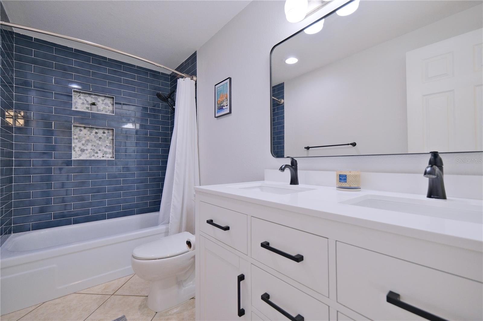 TROPICAL SHORES - Residential