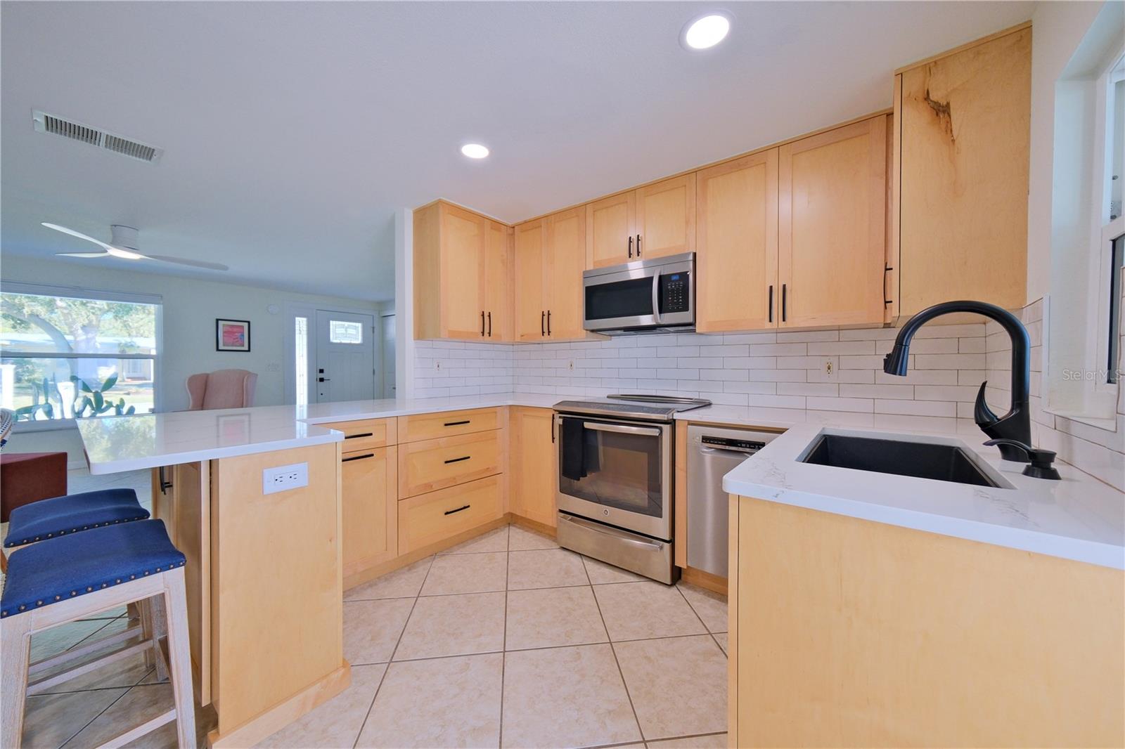 TROPICAL SHORES - Residential