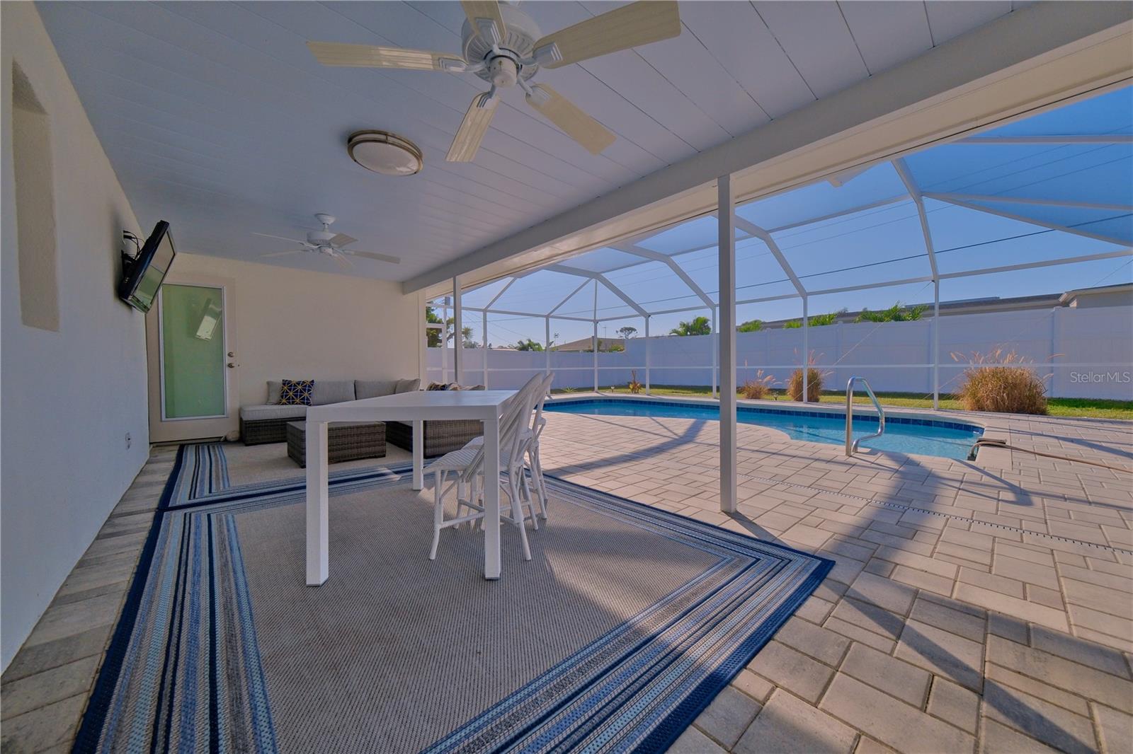 TROPICAL SHORES - Residential