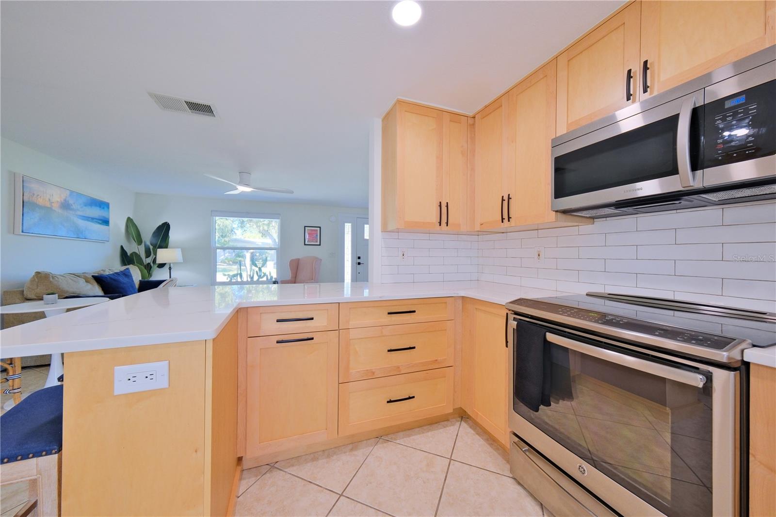 TROPICAL SHORES - Residential