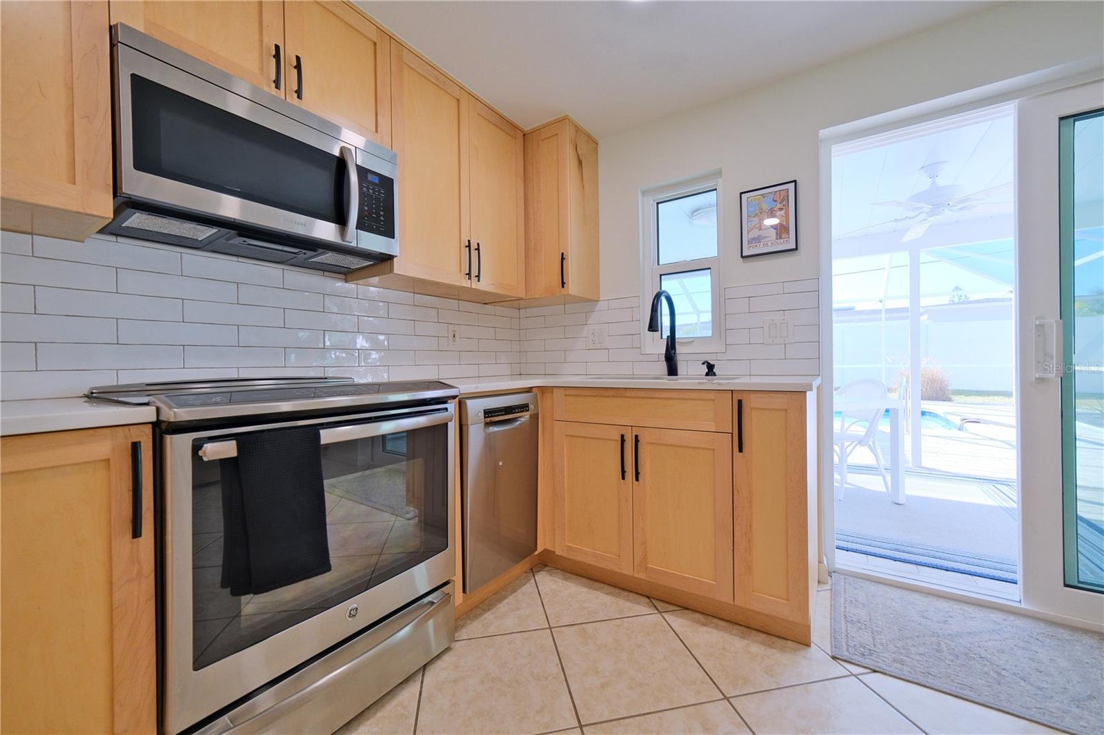 TROPICAL SHORES - Residential