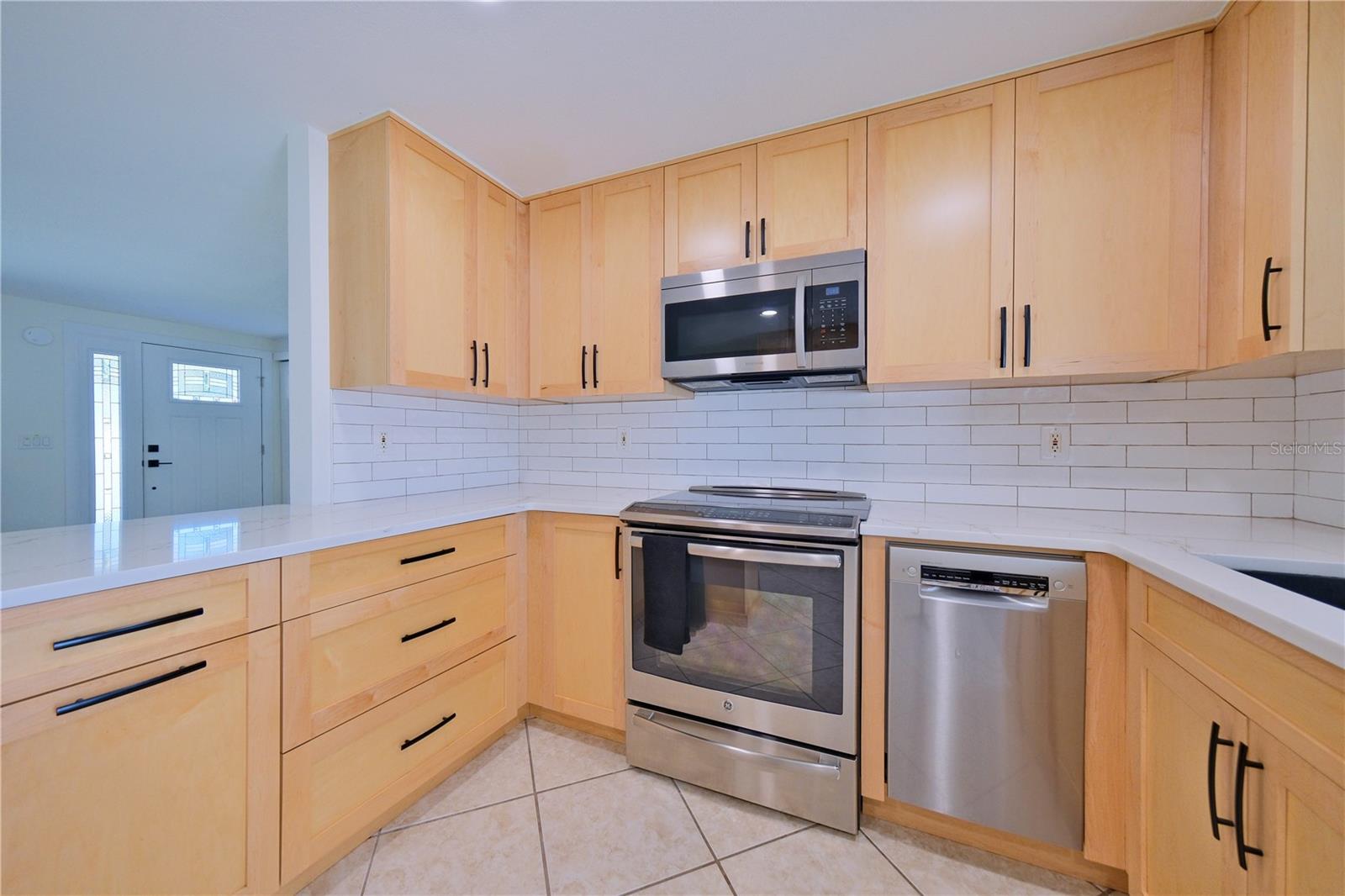 TROPICAL SHORES - Residential