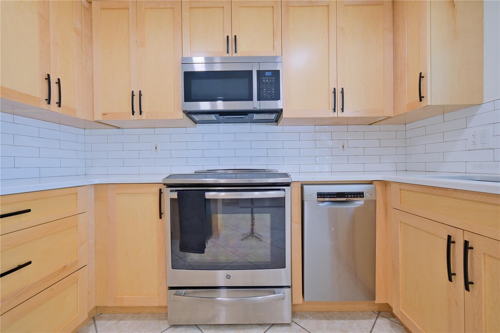 TROPICAL SHORES - Residential