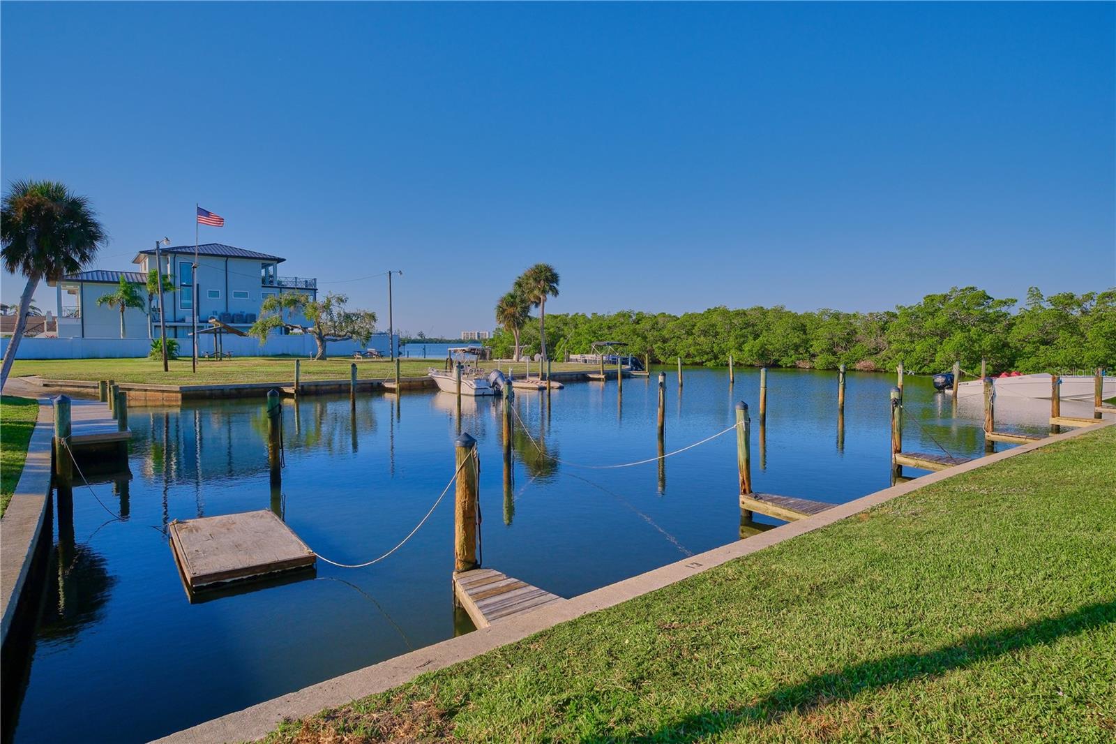 TROPICAL SHORES - Residential