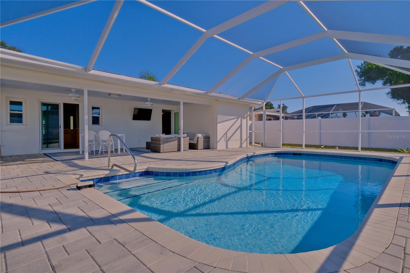 TROPICAL SHORES - Residential