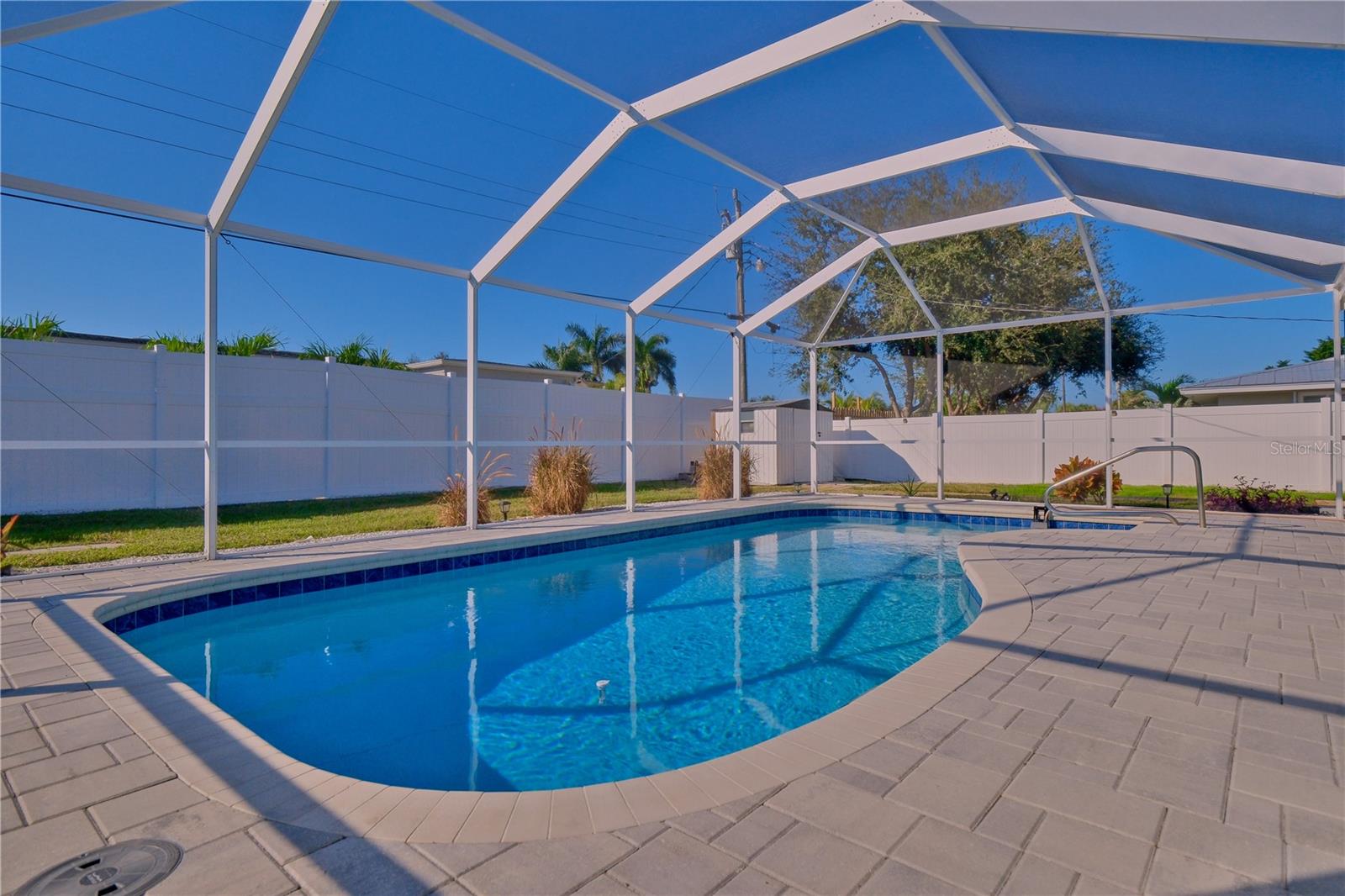 TROPICAL SHORES - Residential