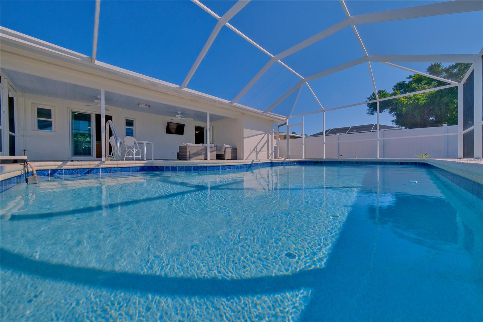 TROPICAL SHORES - Residential