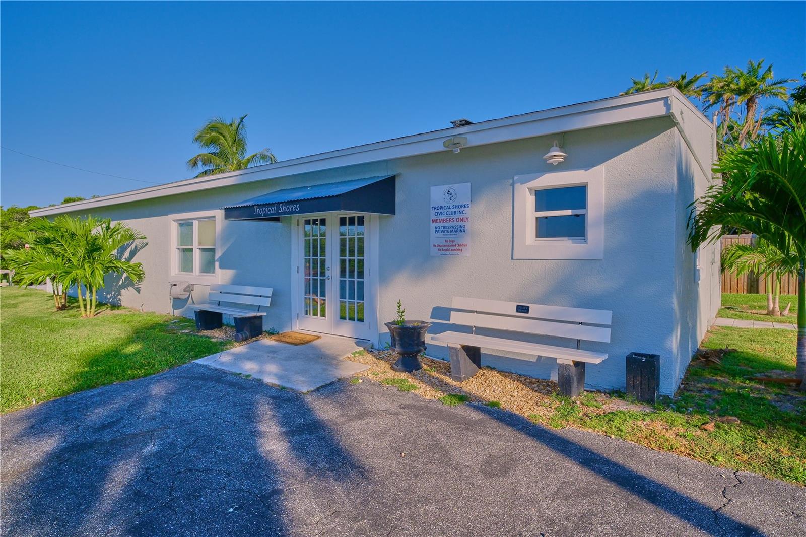 TROPICAL SHORES - Residential