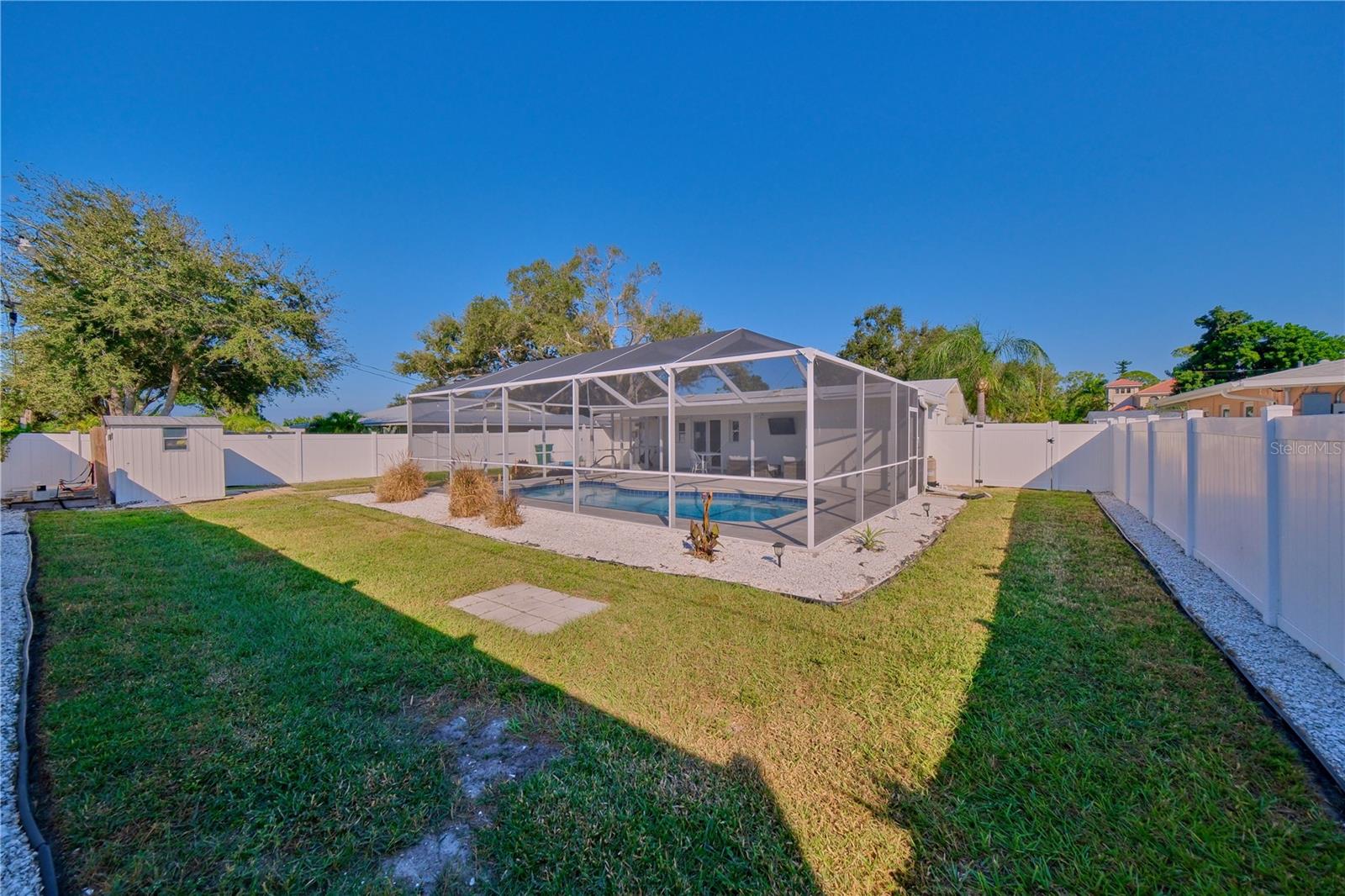 TROPICAL SHORES - Residential