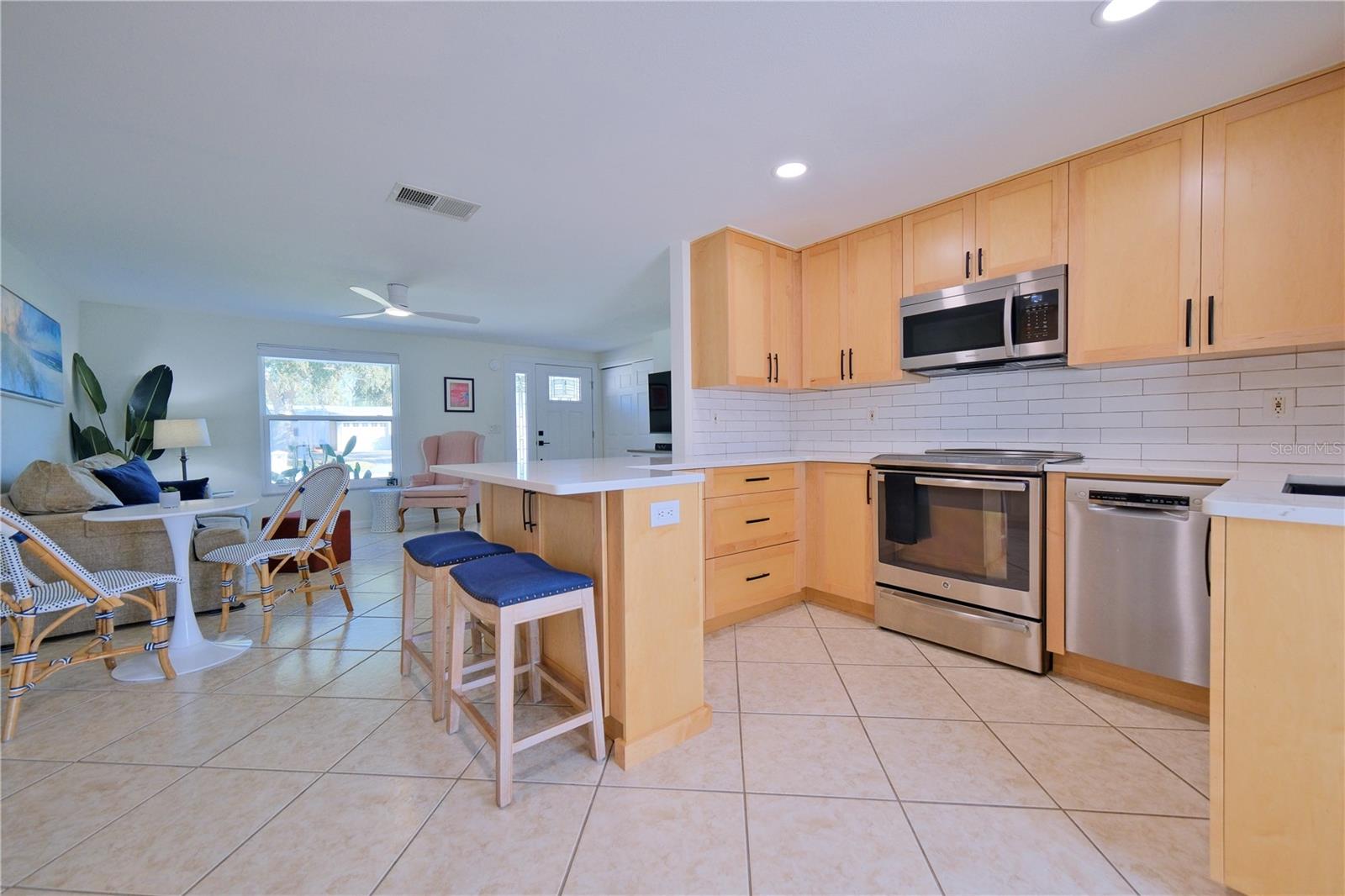 TROPICAL SHORES - Residential