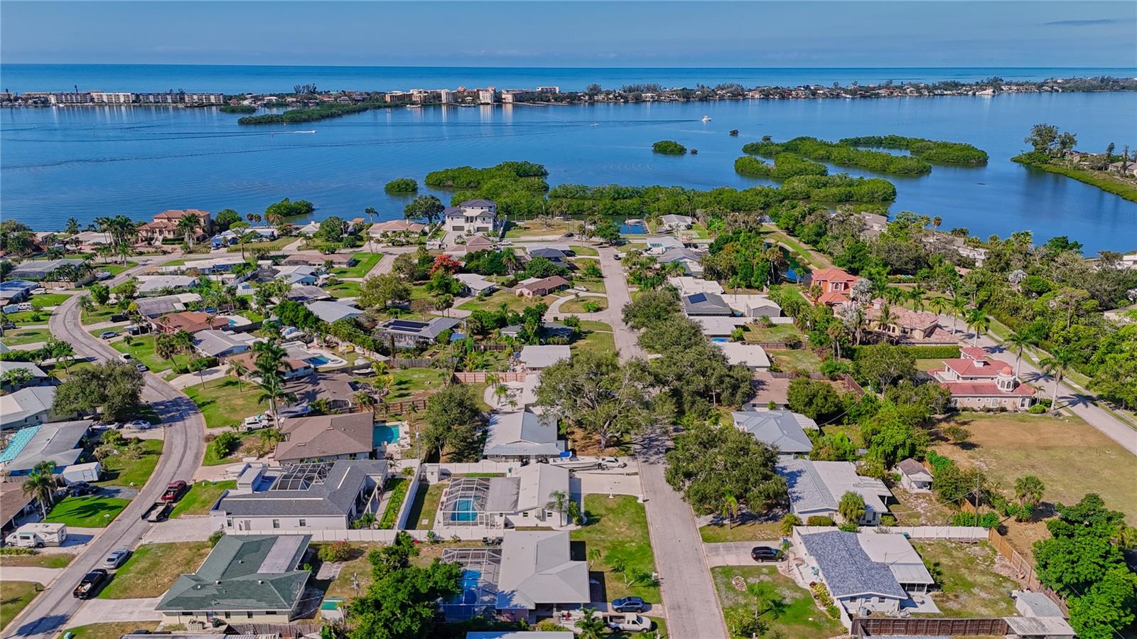 TROPICAL SHORES - Residential